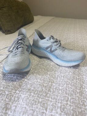 New Balance Women's Grey and Blue Sneakers